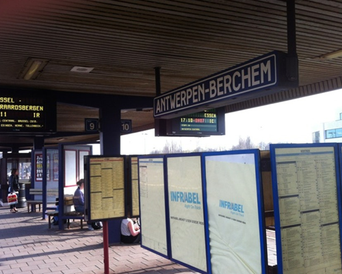 station berchem nacht